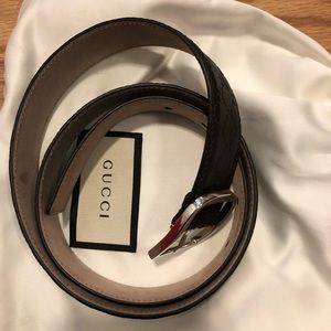 Gucci signature leather belt.